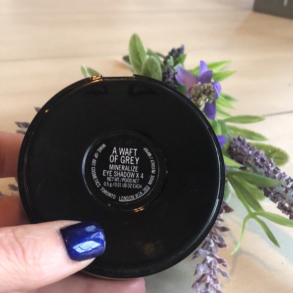MAC A Waft of Grey Eyeshadow - Picture 6 of 6